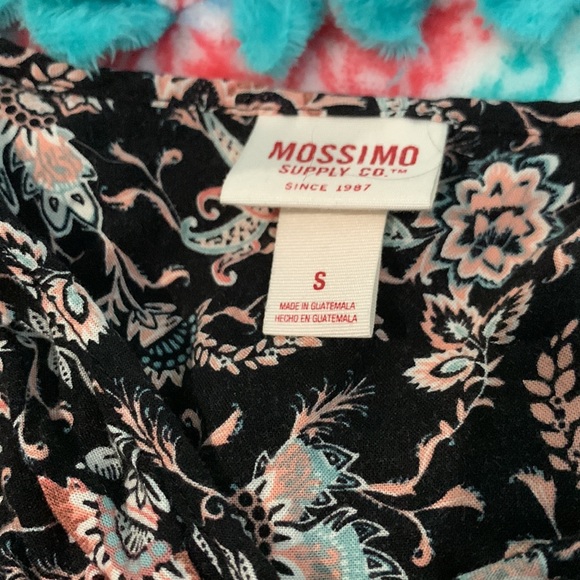 Cute multi color floral romper - Picture 2 of 4